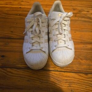 Adidas White Athletic Shoes with Iconic Shell Toe Design